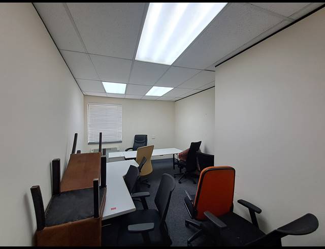 174M² OFFICE TO LET IN DUNKELD WEST
